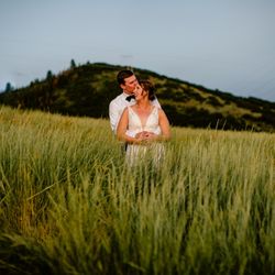 La Joya Dulce - Fields of green at La Joya Dulce Ranch frame your Colorado barn wedding.