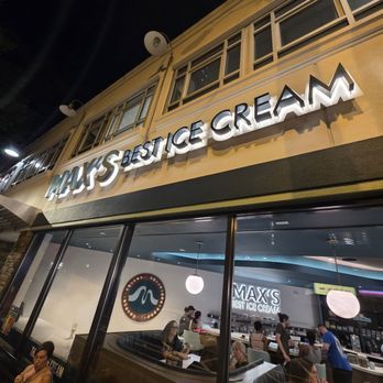 Maxs Best Ice Cream - Outside shot of the sign and patronage - Ice Cream & Frozen Yogurt Near Me - Bethesda, Maryland