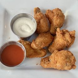 Wai Oli iCafe & Lounge - Chicken wangz