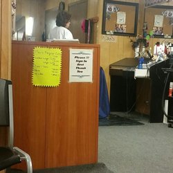 Dee's Barber Shop - Sign In podium
