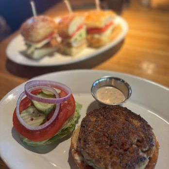 R+D Kitchen - Ahi tuna burger - New American Near Me - Yountville, California
