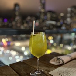 Bar Avec - Gigantesco g&t 3 floyds oude boatface london dry gin, lime cordial,apologue saffron, mediterranean tonic, orange bitters .... * 16