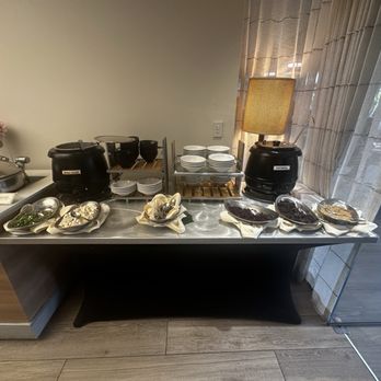 M.A.C. 24/7 - Breakfast buffet - American Near Me - Honolulu, Hawaii