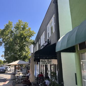Bahn Thai - outside seating - Thai Near Me - San Diego, California
