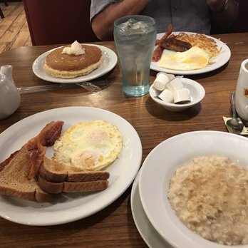 Denny's - American Near Me - Palmdale, California