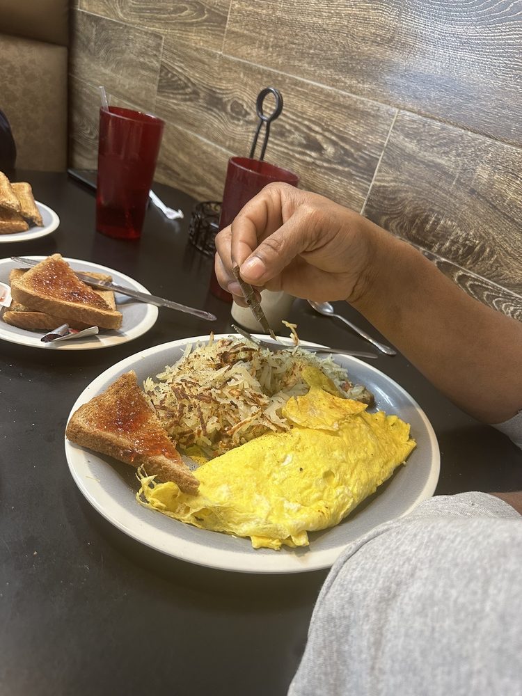 HILL STREET BAR & GRILL Updated October 2024 5353 Gateway Ctr, Flint, Michigan Bars