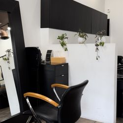 Bliss Hair Studio - Hair station
