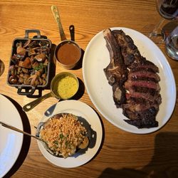 The Spanish Butcher - Garlic butter mushrooms, Manchego baked Mac & cheese and the 800g Galation Prime.  Incredibly delicious all around.