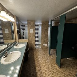 Emerald RV Park - Restroom and Shower area