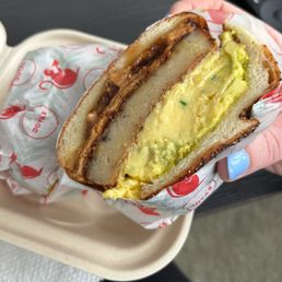 Breakfast sandwich Bobby's style
