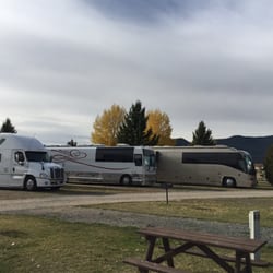 Fairmont RV Park - The fella's kicking back watching the BamaVols game 2015 !!!