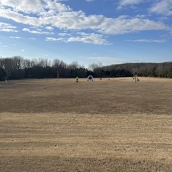 Hot Shots Driving Range - Very nice driving range! Clean, quiet, and looks like it is very new. We will definitely be back!