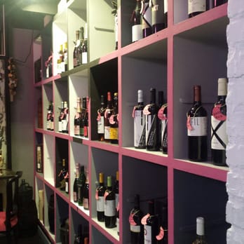 Vinatería Rosaluna - Wine Bars Near Me - Barcelona, B Vinatería Rosaluna - Wine Bars Near Me - Barcelona, B