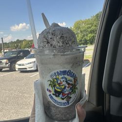 Pinguinos Hermanos - Cookies and cream specialty