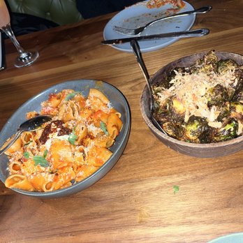 Harp & Crown - New American Near Me - Philadelphia, Pennsylvania