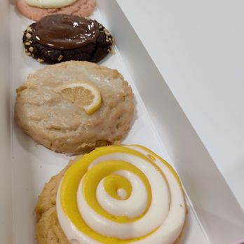 Crumbl - Glendora - Bakeries Near Me - Glendora, California