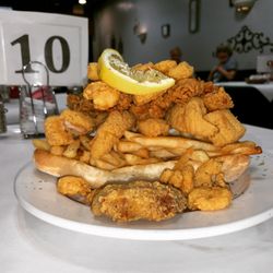 Empty Nest Cafe and Bar - Seafood Nest