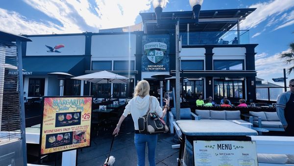 Hennessey's Tavern by null