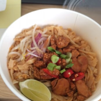 GRABTHAI - Bangkok Cafe - Chicken Pad Thai - Thai Near Me - London, XGL GRABTHAI - Bangkok Cafe - Chicken Pad Thai - Thai Near Me - London, XGL