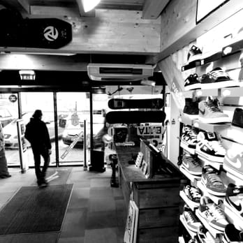 Zéro G - Old school! Check out the old Kelly Air hanging above the entrance. - Sports Wear Near Me - Chamonix Mont Blanc, 74 Zéro G - Old school! Check out the old Kelly Air hanging above the entrance. - Sports Wear Near Me - Chamonix Mont Blanc, 74
