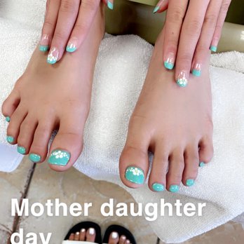 Holiday Nails - Ava did her nails and toes and I just did a pedi. I'm boring now. - Nail Salons Near Me - Los Angeles, California Holiday Nails - Ava did her nails and toes and I just did a pedi. I'm boring now. - Nail Salons Near Me - Los Angeles, California