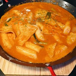 Rose spicy rice cake