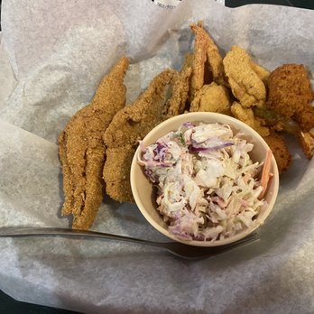 Flying Fish - 4 Shrimp / 2 Catfish Fillets combo basket - Seafood Near Me - Memphis, Tennessee Flying Fish - 4 Shrimp / 2 Catfish Fillets combo basket - Seafood Near Me - Memphis, Tennessee
