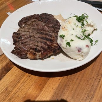 Applebee's Grill + Bar - My gf steak plate - American Near Me - Anaheim, California Applebee's Grill + Bar - My gf steak plate - American Near Me - Anaheim, California