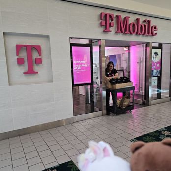 T-Mobile - Outside - Mobile Phones Near Me - Honolulu, Hawaii