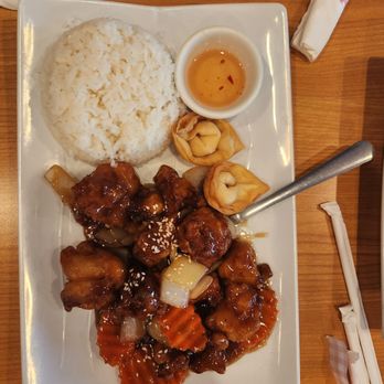 Thai Spoon Restaurant - Orange chicken - Thai Near Me - Highland, California
