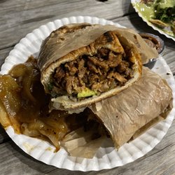 Tacos El Viejon - Torta de Pastor con cebollitas.