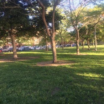 Howard Street Park & Beach - Lots of trees - Parks Near Me - Chicago, Illinois