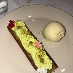 Pistachio dessert