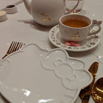 Hello Kitty Cafe - Nice serveware - Cafes Near Me - Irvine, California