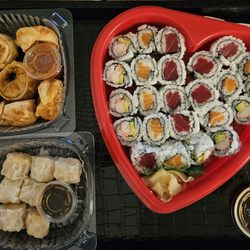 Teriyaki Express - Maki combo A, fried kimchi dumplings & shumai
