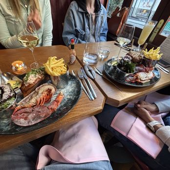 Burger & Lobster - Lobster burger combo for 2. - American Near Me - Mayfair, XGL Burger & Lobster - Lobster burger combo for 2. - American Near Me - Mayfair, XGL