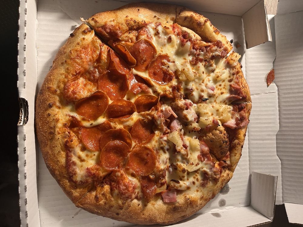 PIZZA PERFECT Updated October 2024 50 Photos & 105 Reviews 332 S Ford Blvd, Ypsilanti