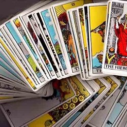 Tarot Readings by Notorious Pink
