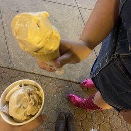 Peanut butter chocolate ice cream (bottom) Peanut butter chocolate ice cream (bottom)