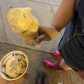 Rori's Artisanal Creamery - Peanut butter chocolate ice cream (bottom) - Ice Cream & Frozen Yogurt Near Me - Ventura, California Rori's Artisanal Creamery - Peanut butter chocolate ice cream (bottom) - Ice Cream & Frozen Yogurt Near Me - Ventura, California