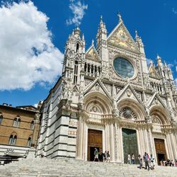 Duomo di Siena - Entrance and ticket booth on the left in the back