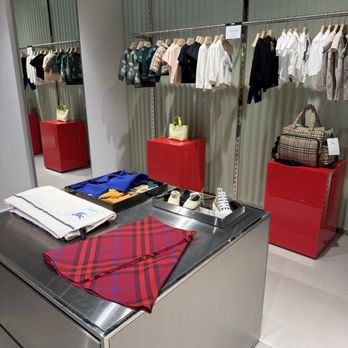 Burberry Outlet - Accessories Near Me - Central Valley, New York