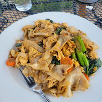Karta Thai - Pad See Ew - Thai Near Me - Roseville, Minnesota Karta Thai - Pad See Ew - Thai Near Me - Roseville, Minnesota
