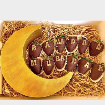 Belle’s Creations - a box of chocolate covered strawberries - Desserts Near Me Belle’s Creations - a box of chocolate covered strawberries - Desserts Near Me