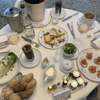 Four Seasons Hôtel George V - Late lunch. - Hotels Near Me - Paris, 75 Four Seasons Hôtel George V - Late lunch. - Hotels Near Me - Paris, 75