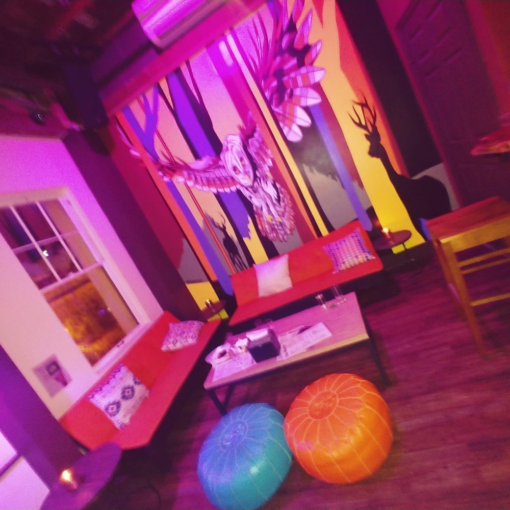 The Woods - a brightly lit living room - Lounges Near Me - Orlando, Florida The Woods - a brightly lit living room - Lounges Near Me - Orlando, Florida