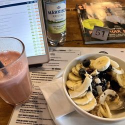 What Do You Fancy Love? - Strawberry Flower Power smoothie; porridge w/ bananas, berries and coconut.