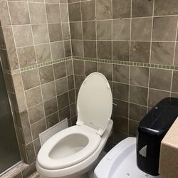 Petro Shopping Centers - Toilet