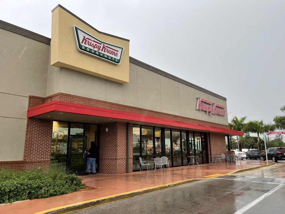 KRISPY KREME Updated October 2024 52 Photos & 71 Reviews 4904 S