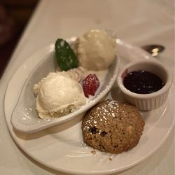 Soule Domain - Vanilla/Almond/Cinnamon Ice Cream w/Berry Sauce
